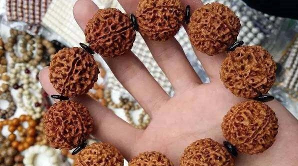 千万别带这几种文玩,有就赶紧扔了吧,别丢人!