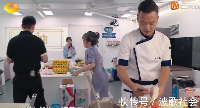 赵丽颖睡不着喝中药,晚上怕冷睡前还戴帽子,不帮忙洗碗起的最晚