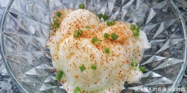 天气炎热,试试这道水煮荷包蛋,不用油也能做,好吃好看又清淡