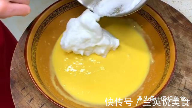 6个鸡蛋,一碗面粉,教你做蛋糕,不用烤箱也能做,比买的还好吃