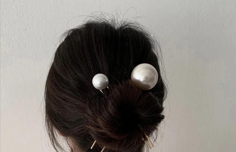 别再披头散发了，今年流行这些“盘发”，优雅精致又时尚