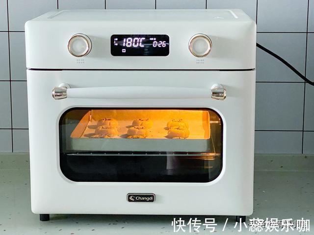 玉米油|不用猪油也酥脆,香酥美味黑芝麻桃酥,轻轻一碰酥得掉渣