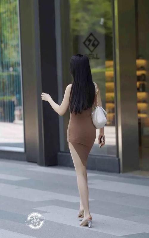 连衣裙|有一种姑娘喜欢连衣裙，个性混搭让人一见倾心，尽显雅致
