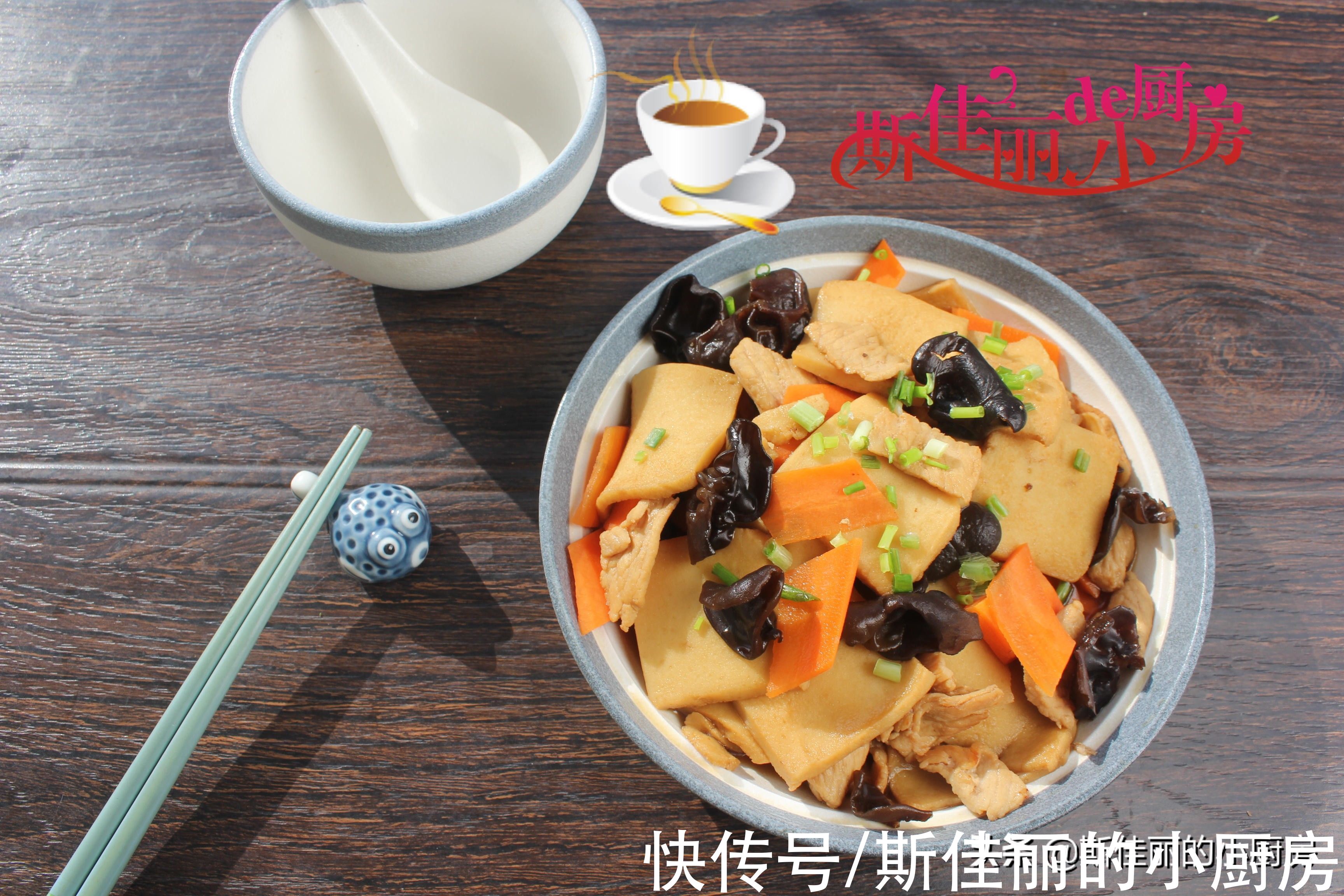 秋天我家最爱吃这家常小炒，每周得做2次，五元钱炒一盘总吃不腻