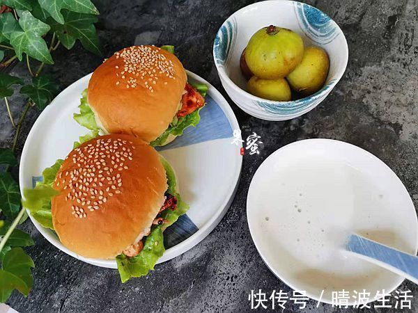 一家三口的假日早餐，15分钟备好上桌了，简单味美，孩子也喜欢