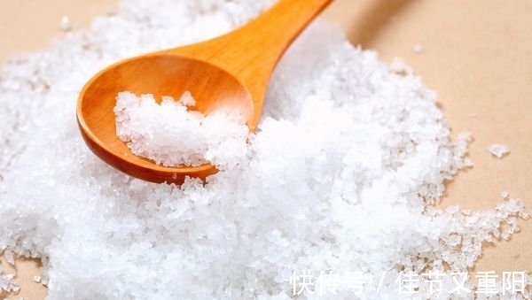肾脏|每天吃多少盐为宜?专家提醒,最好别超6克,易得高血压