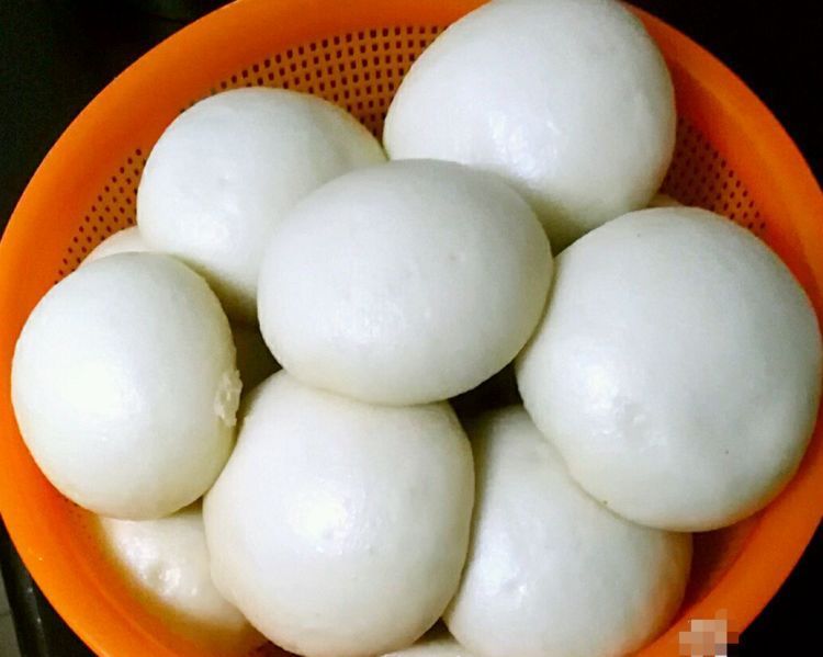 蒸馒头时,只会放酵母可不行,多加这“1味”,8分钟快速发满盆