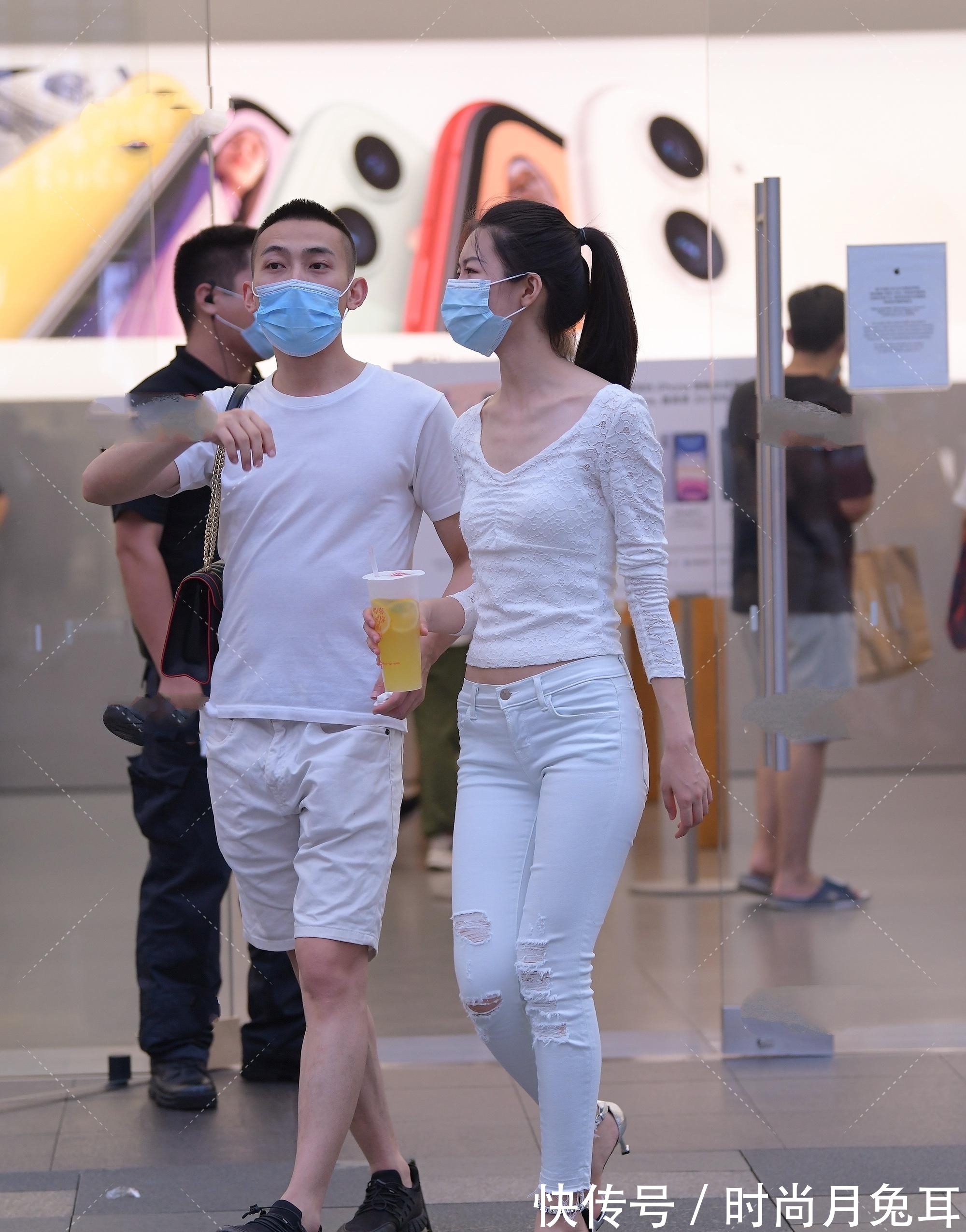 服饰|蕾丝是女性的魅力的标志，蕾丝打底衫更是时尚精致