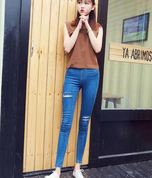 版型|小姐姐爱穿紧身牛仔裤,凸显修长美腿,轻松穿出女神范!