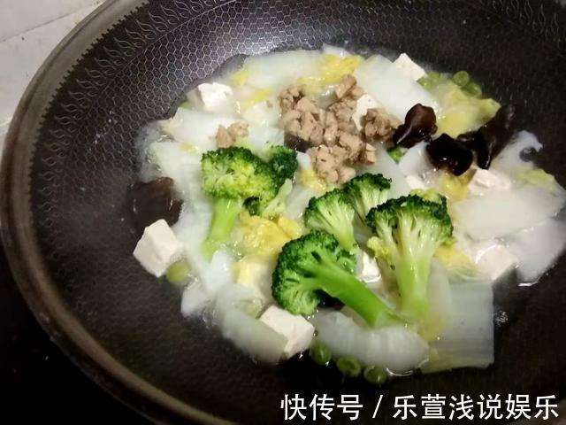 豌豆|家常大炖菜五:八种食物巧妙相聚一锅,看似复杂却简单如一