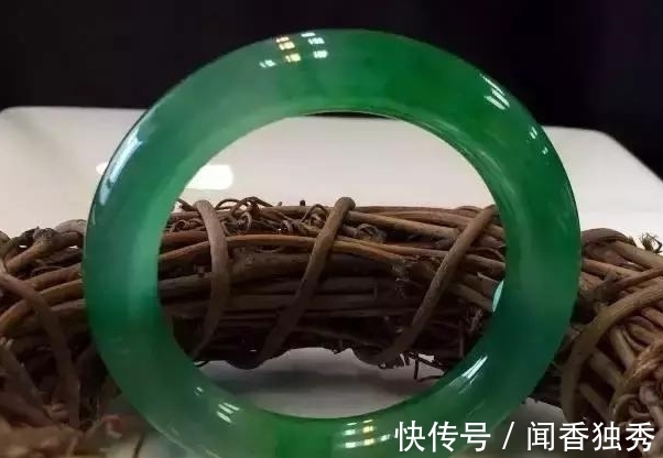 手链|翡翠手链并不是随便挑选的，看完这几条，心中就会有数了吧！