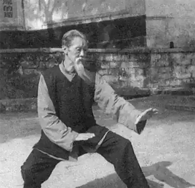 此人是中国武学最高峰的见证者,34岁归隐山林,发誓从不收徒