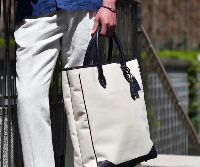 包袋品牌那么多，为什么只有它能征服所有挑剔有品绅男