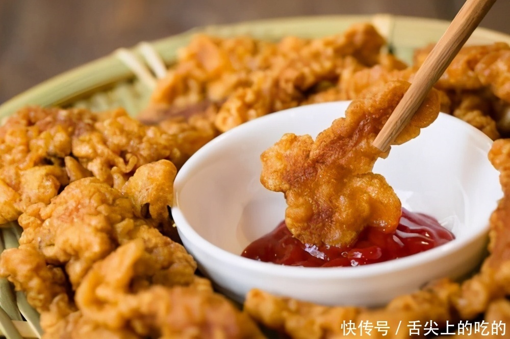 做酥肉,下锅炖就错啦,正宗酥肉都这样做,入口即化,不好吃才怪