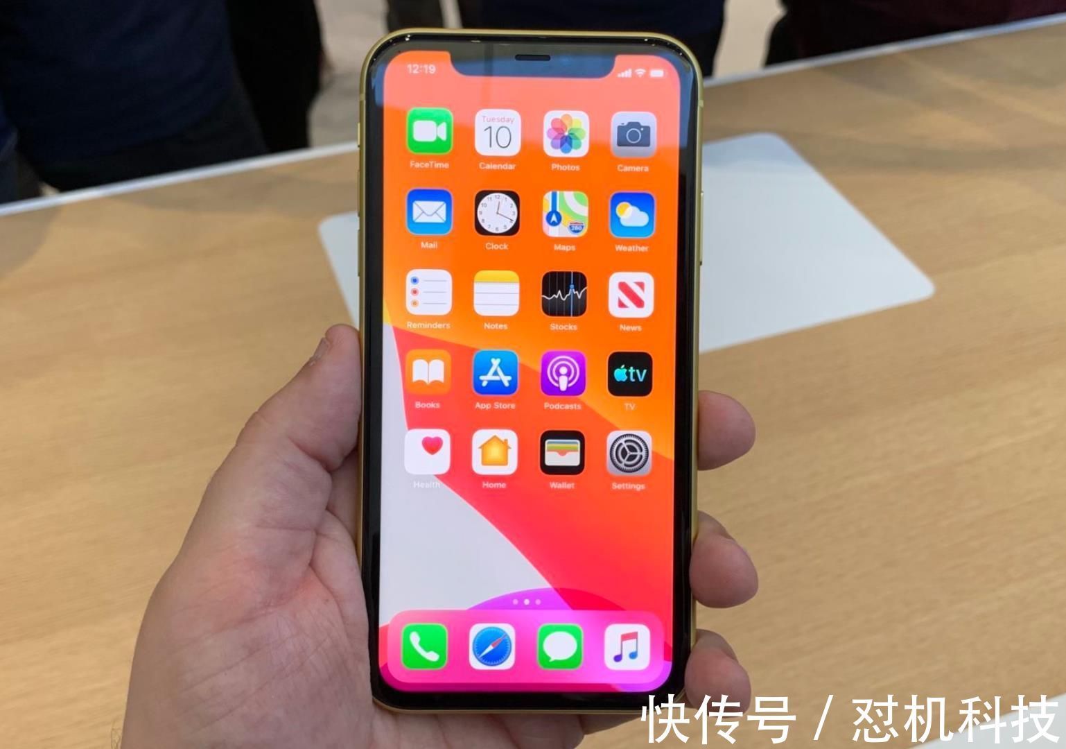 lcd|iPhone13一机难求，不给黄牛机会，我最后选择了两年前的iPhone11