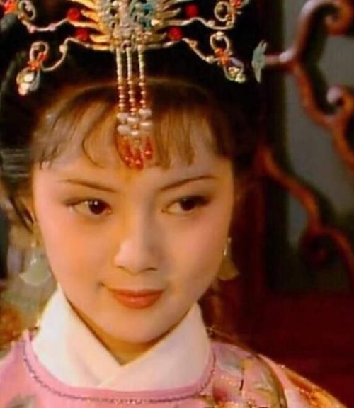 薛家|薛宝琴比薛宝钗还要出色,她为什么没有进入金陵十二钗正册?