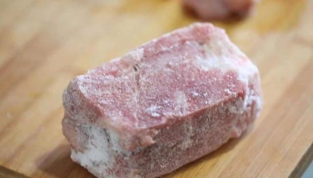 千万别|冰箱里的冷冻肉,千万别泡水解冻学会这样做,跟刚买的一样新鲜