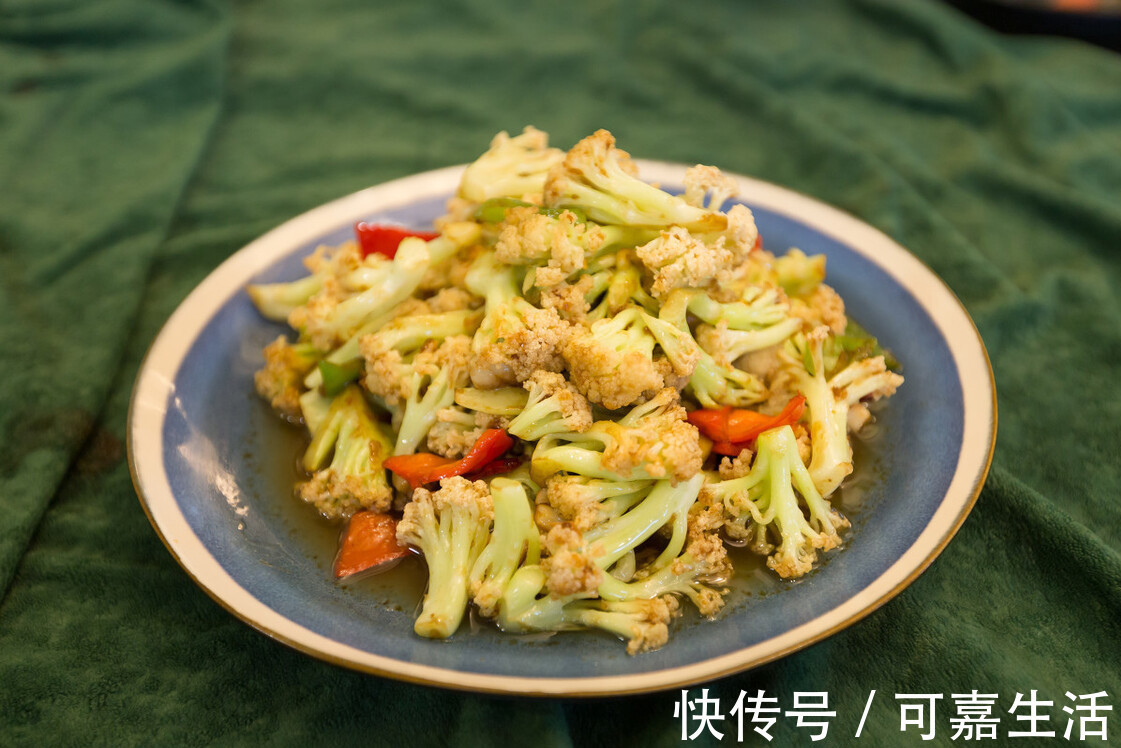 香香|炒花菜，直接炒还是先焯水都错了，教你一招，花菜香脆又入味
