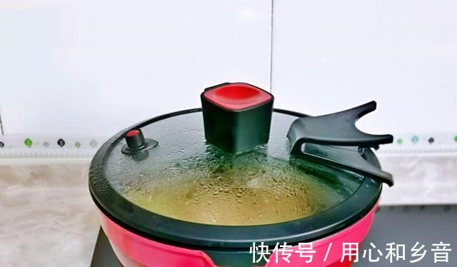 在家做正宗的上海秘制大排，肉香四溢，甜而不腻，好吃到停不下来！