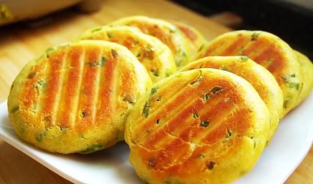 玉米面浑身是宝,教你一个懒人做法,5分钟搞定,营养美味好吃