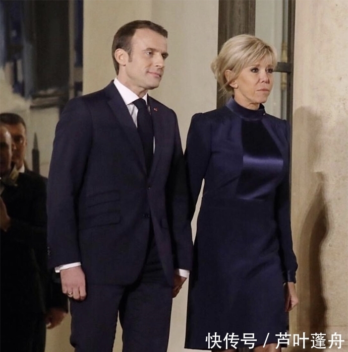 大衣|布丽吉特盘起凌乱短发减龄20岁!仅仅一条拼接蓝裙,美得眼前一亮