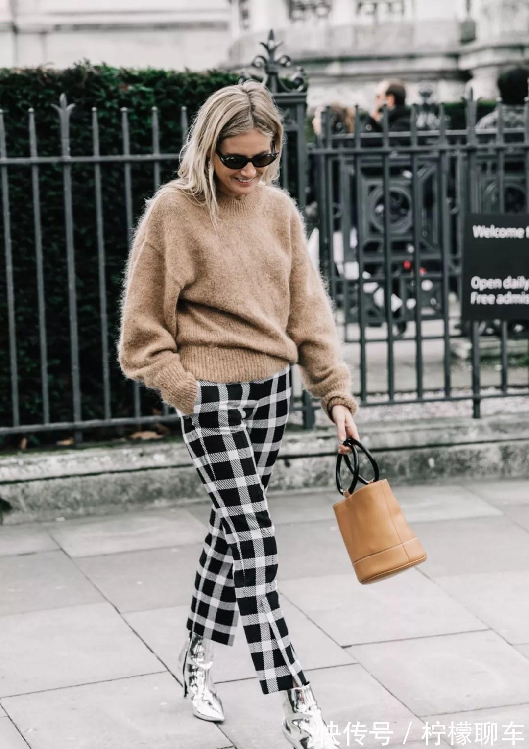 高跟鞋 中年女人再懒,也少穿牛仔裤出门,今年流行的烟管裤,更时髦减龄