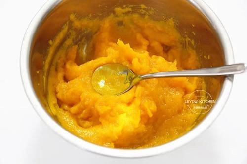 南瓜|多做两步,煮一锅金黄浓稠的南瓜粥,和买的一样好喝,很适合冬天