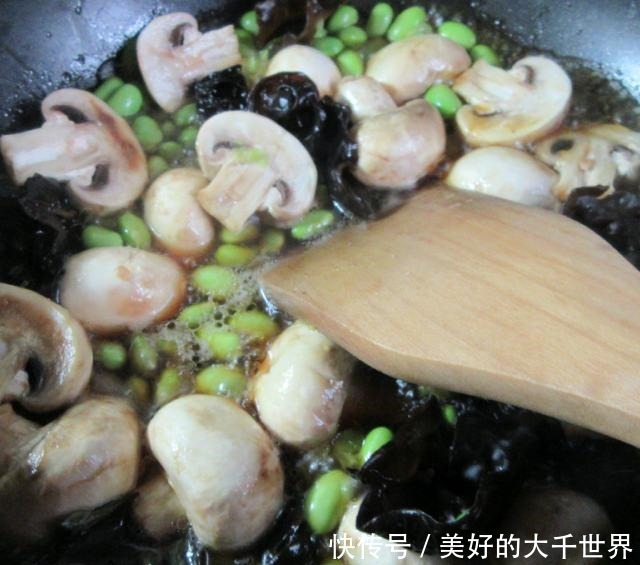 素烧蘑菇，鲜香可口，全家都喜欢