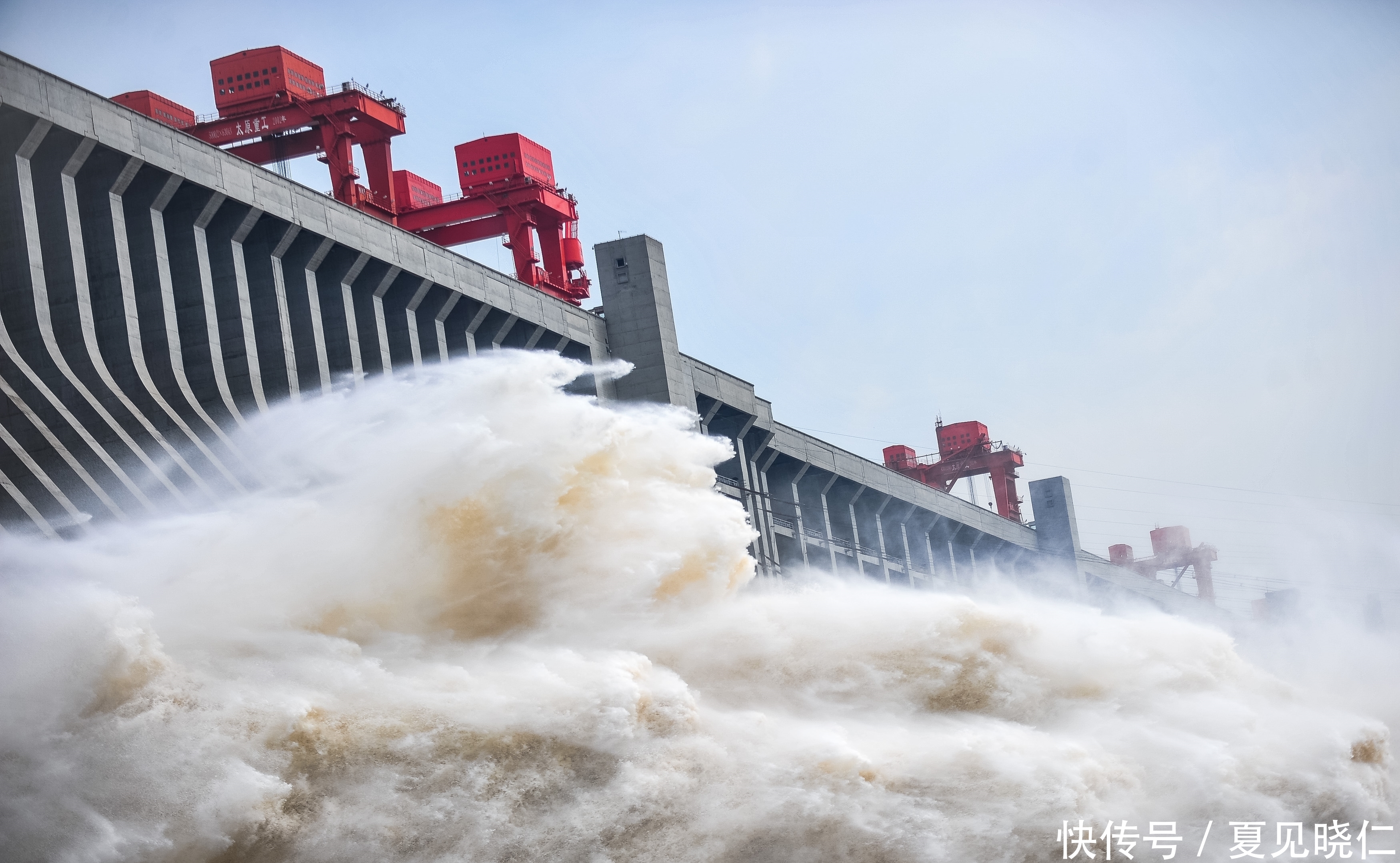 游客在三峡|“国之重器”三峡工程完成整体竣工验收