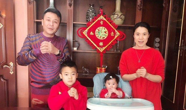 郭斌|毫无架子！王楠上亿身家买烤红薯，老板认出她不收钱，楠姐不答应