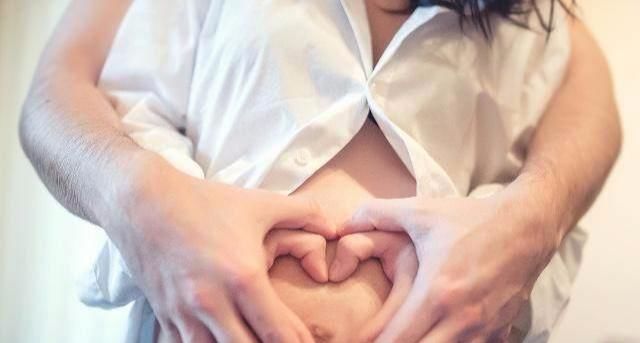怀孕|同样是怀孕，“肚脐”鼓出和凹进有什么区别？多半是这3个原因