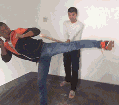 |搞笑GIF段子:其实这样的饭局我是不愿来的,拗不过同事们非要我来