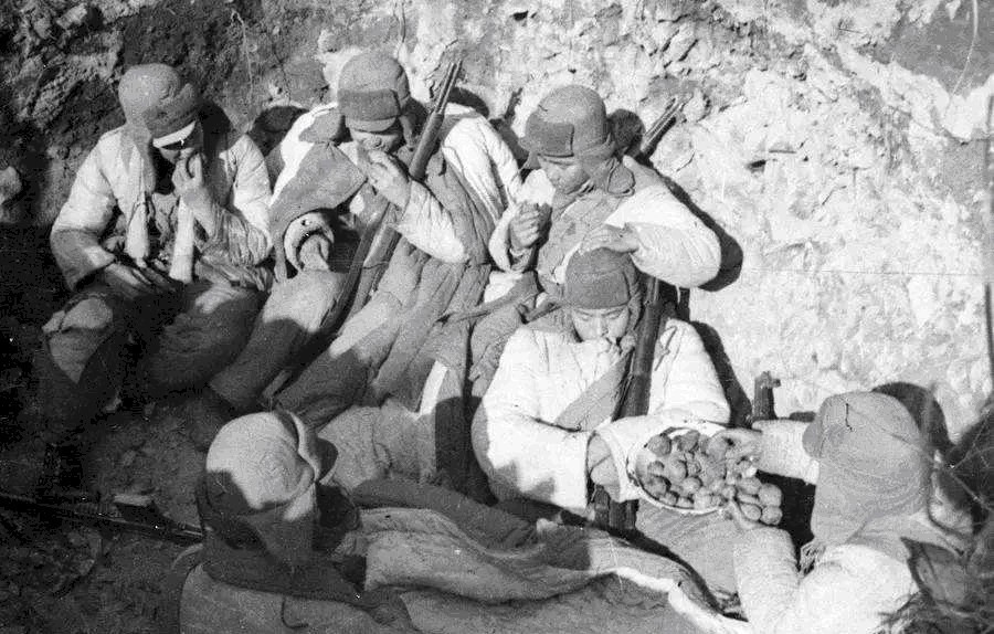 佯装|有史以来最牛的战俘：朝战不幸被俘，却佯装投敌，后炸掉美军飞机