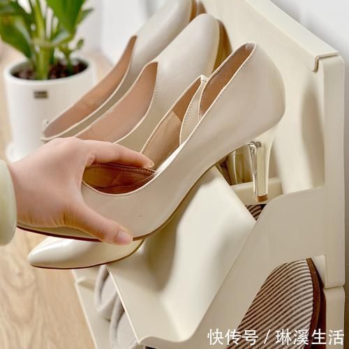 斜形|她家的玄关简简单单，却让人进屋就眼前一亮，淡雅又温馨是我向往的装修