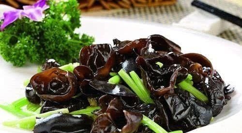 胡芹|黑木耳加一宝,常吃气色好了,子宫干净了,不想满脸皱纹可试试