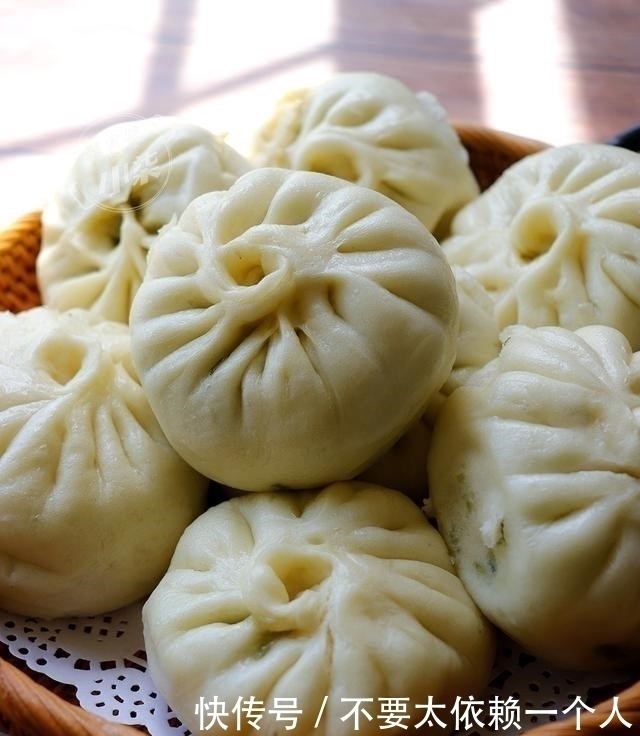 蒸包子|蒸包子时，别再直接上锅蒸了，记住3个诀窍，包子松软好吃不塌陷