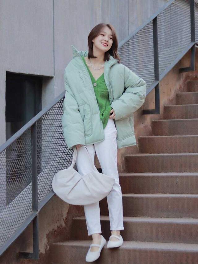 搭配|冬季羽绒服就该这样穿,不露脖子也不露腿,既实用又保暖,超好看