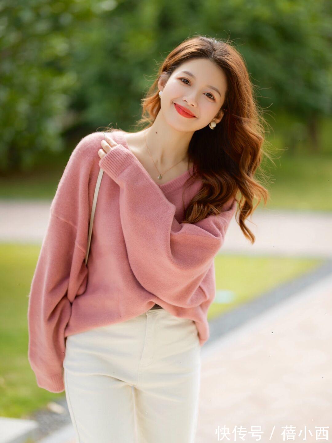 阔腿裤|今年流行“毛衣+裤子”,搭配小黑裤、牛仔裤、阔腿裤保暖又时髦