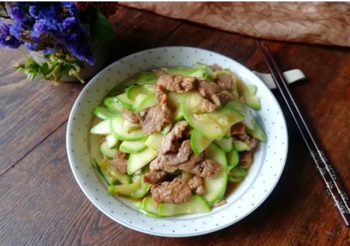 这个家常菜在我家非常受欢迎,皮薄汁多,肉质滑嫩