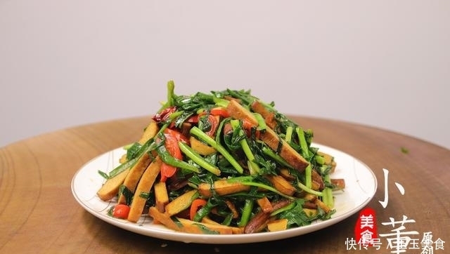 1把韭菜，1块香干，做法简单，5分钟就学会，开胃又下饭