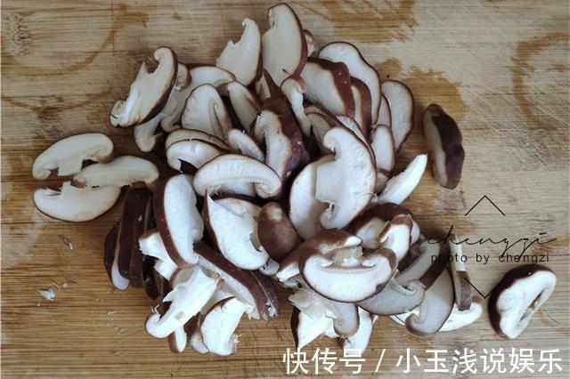 香菇|不差钱的话,中老年人常吃这道菜,营养足味道鲜,三伏天吃不上火