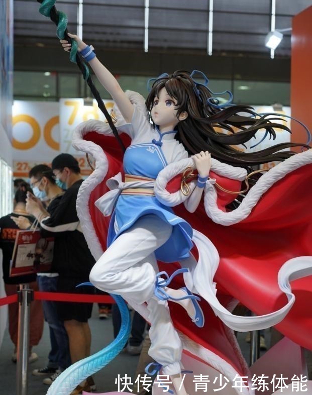 真人|国产ACG也要出等身大手办！和真人一样大小，估计要十几万