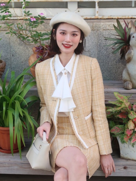 半身裙 日常穿搭没头绪?不妨试试“短外套+半身裙”,显高显瘦又有气质