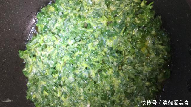 夏天|夏天看到这菜别放过,加颗鸡蛋简单易做,鲜美可口,比肉还香!