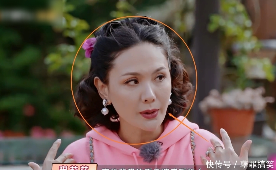 张铎|张铎让郭晓东当众与老婆深吻，程莉莎反应成焦点，高情商不服不行