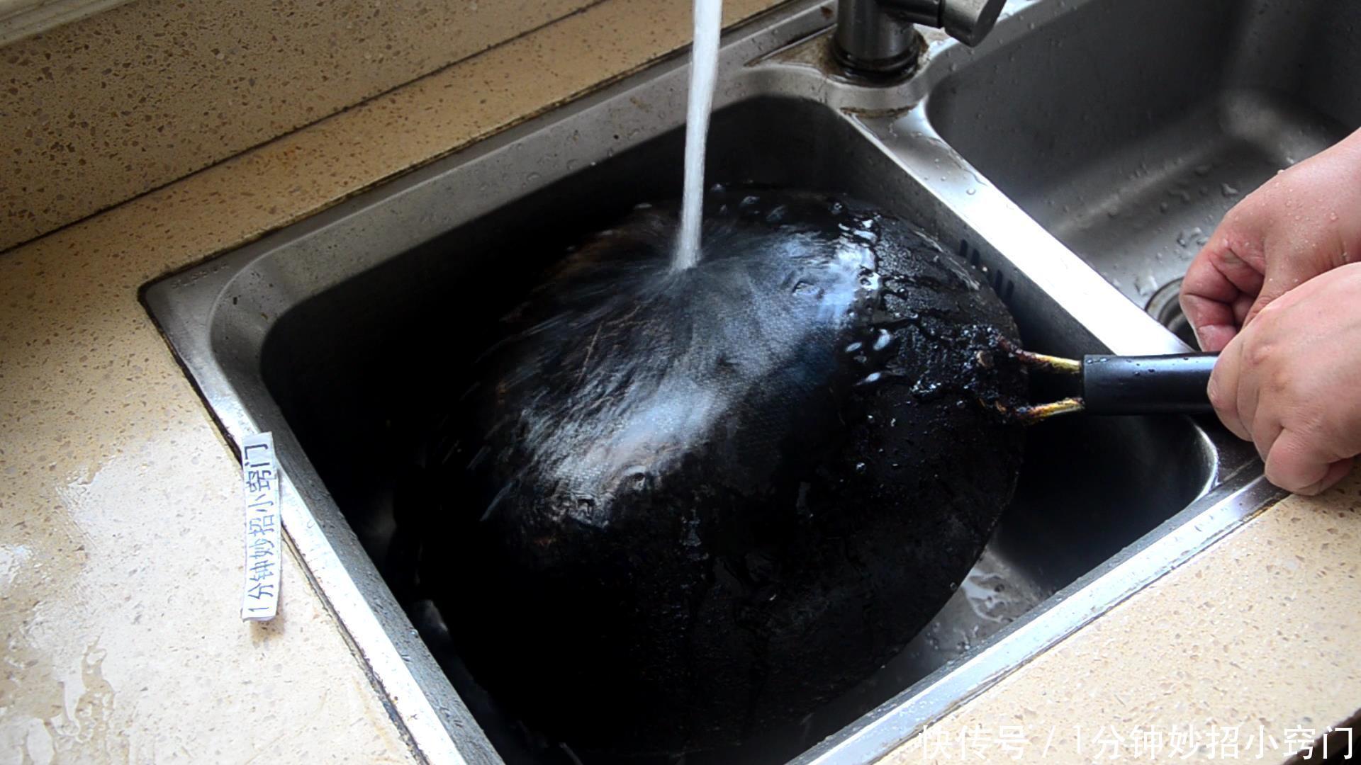 锅底|不管锅底油垢多脏多厚,只需撒一把,5分钟去除干净,太实用了