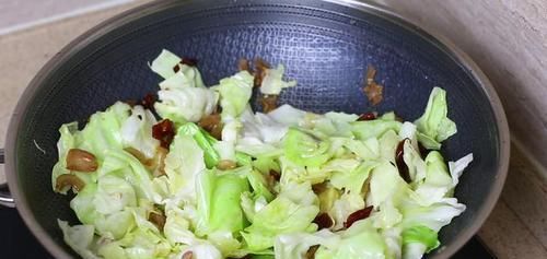  大厨为你解密：手撕包菜为什么那么好吃？必须掌握其中几个技巧