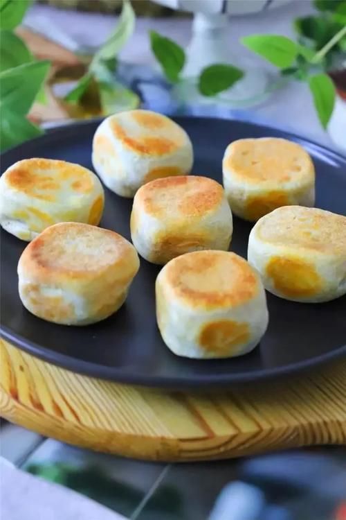 美食优选：不用烤箱，一口平底锅就能做的网红小吃，松软细腻，做法超简单
