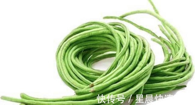 素馅大馄饨,馅大皮薄、营养丰富,满满一口极大地满足!