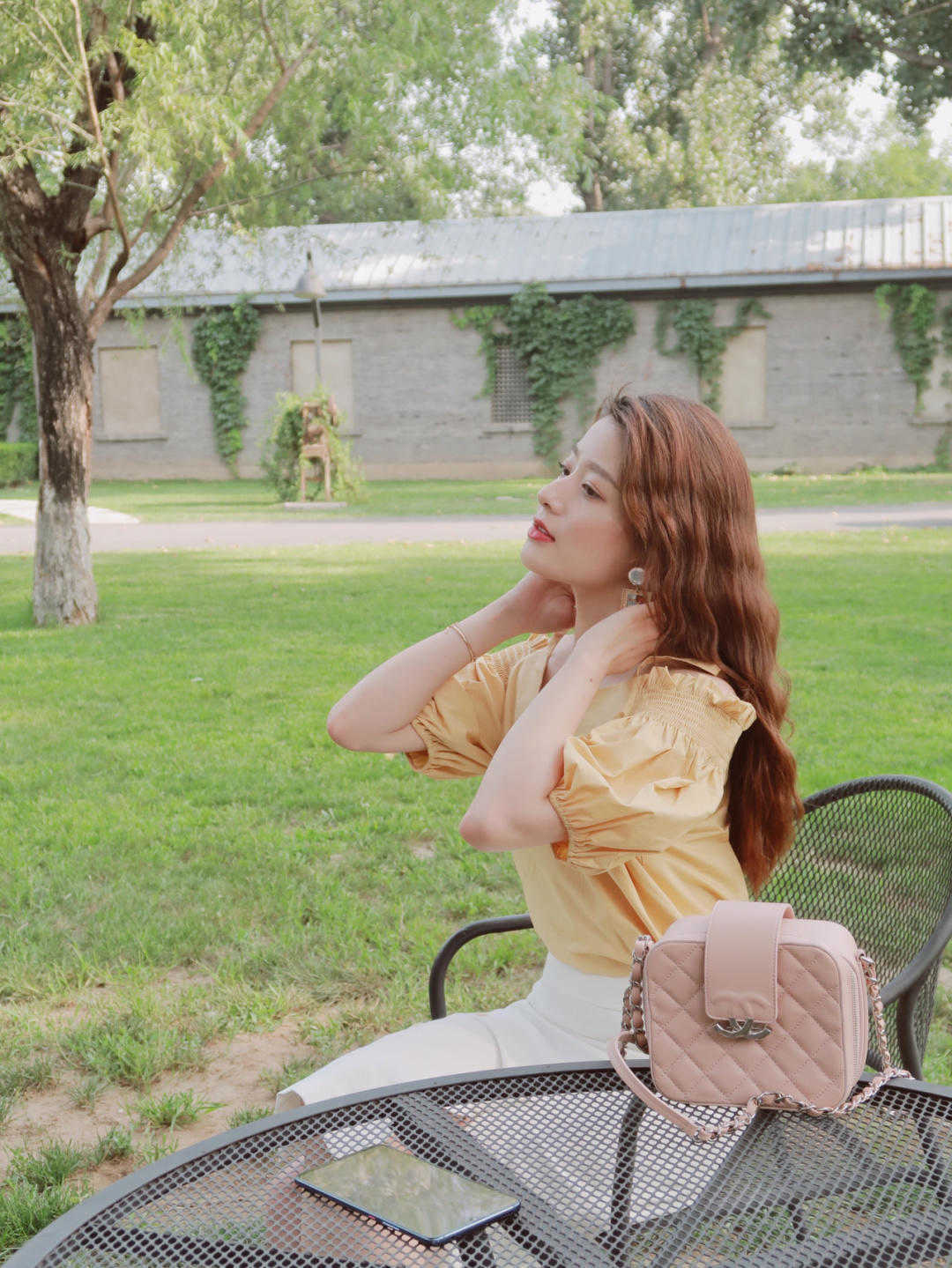 气质感|穿一字肩也可以很出众,搭配牛仔裤简约甜美,还提升气质感